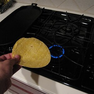 'tis how ya heat up a corn tortilla