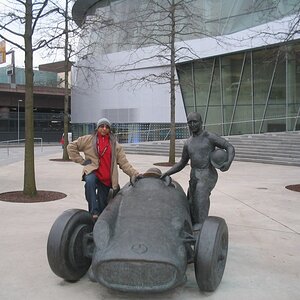 The bronze statue of Juan Manuel Fangio and his Mercedes-Benz W196
with the real Somashekar ... hehehehee