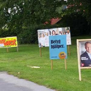 Elections are approaching in Sweden, and all political parties try to grab our attention... But have a closer look at the yellow sign: Apparently, the
